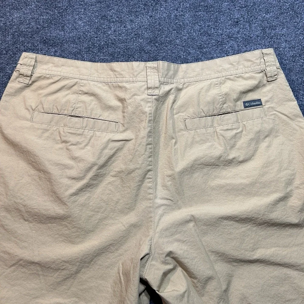 Columbia Mens Size 38 X 10 tan/khaki Chino Shorts